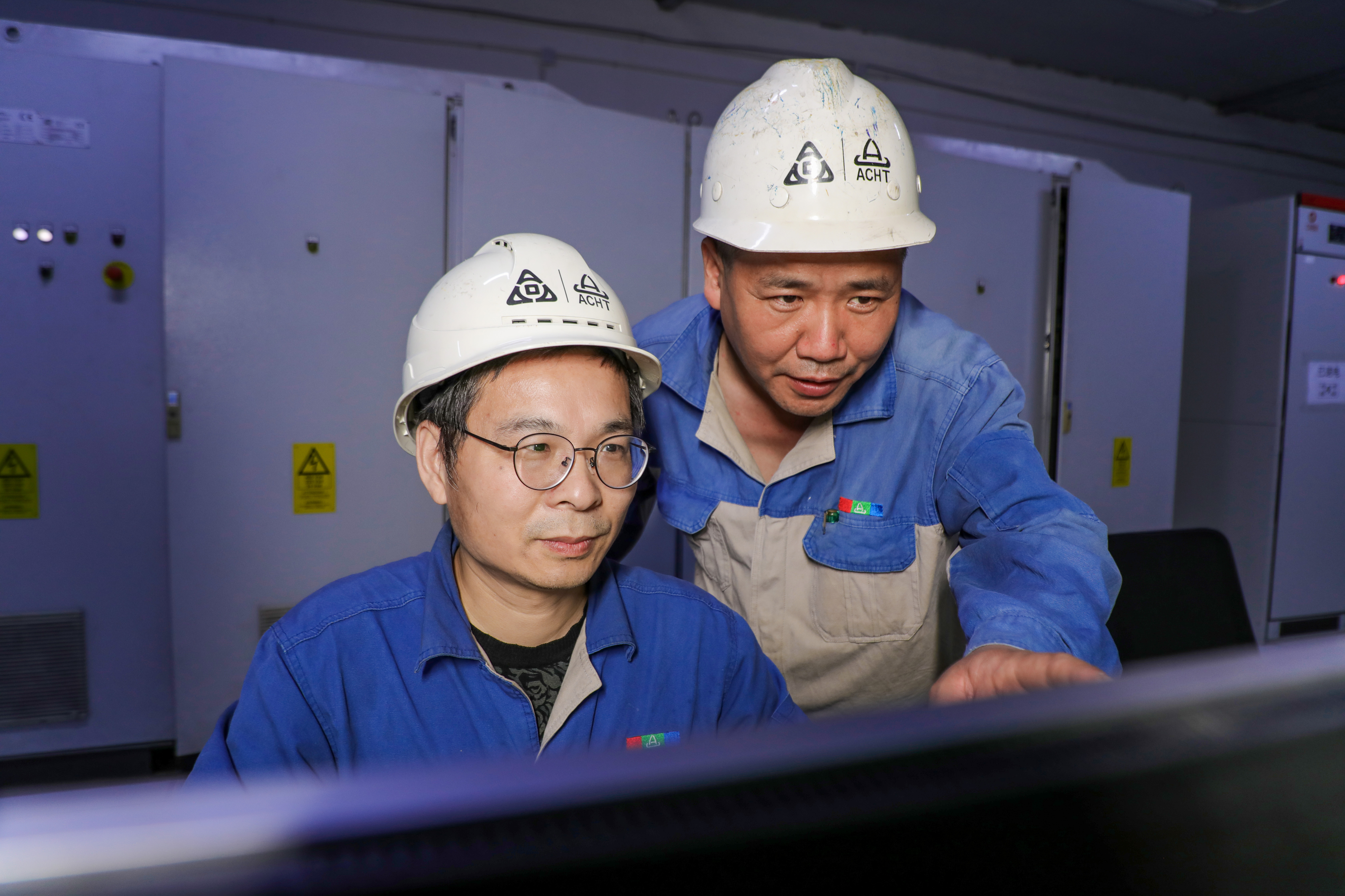 安陽(yáng)市工人先鋒號(hào)：光熱科技設(shè)備維修車間整備系